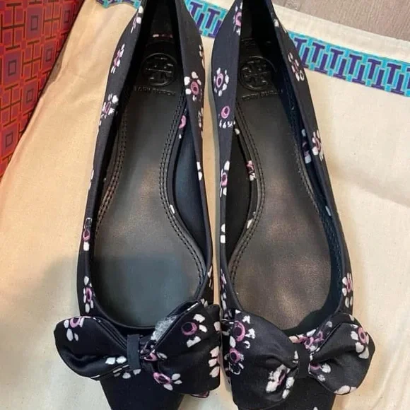 Tory Burch Black Floral Flats - Picture 4 of 7